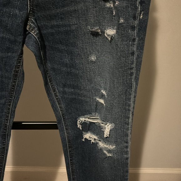 Old Navy Women’s boyfriend jeans mid rise Petite - Picture 3 of 4